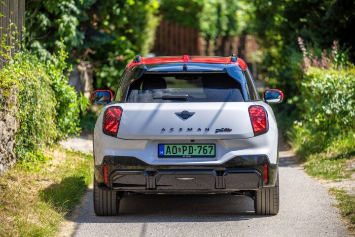 Benzinszag vagy űrhajóhang: melyik a jobb? 13