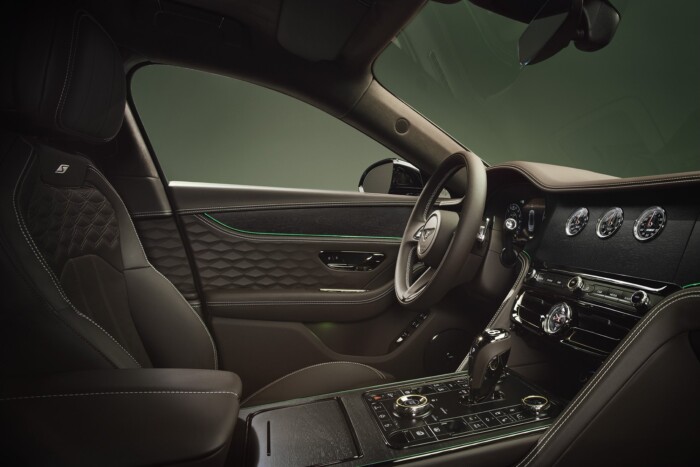 Itt az új Bentley szedán, 10 millió a hifi hozzá 13 Itt az új Bentley szedán, 10 millió a hifi hozzá 13