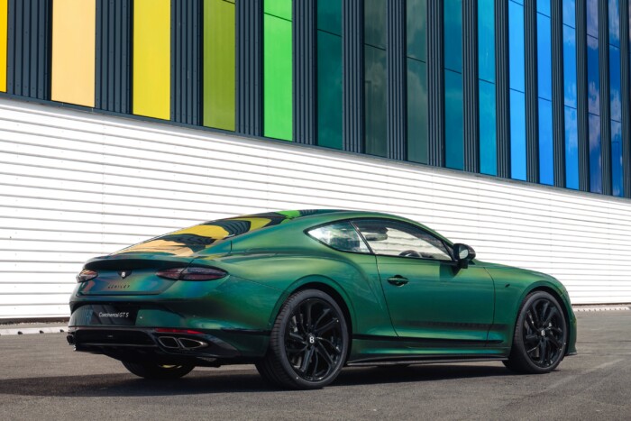 Színpompás ritkaságok jönnek a Bentley-től 8