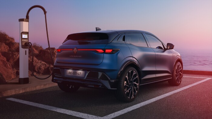 Megújult a Renault Mégane, itt az első kép 8 Megújult a Renault Mégane, itt az első kép 8