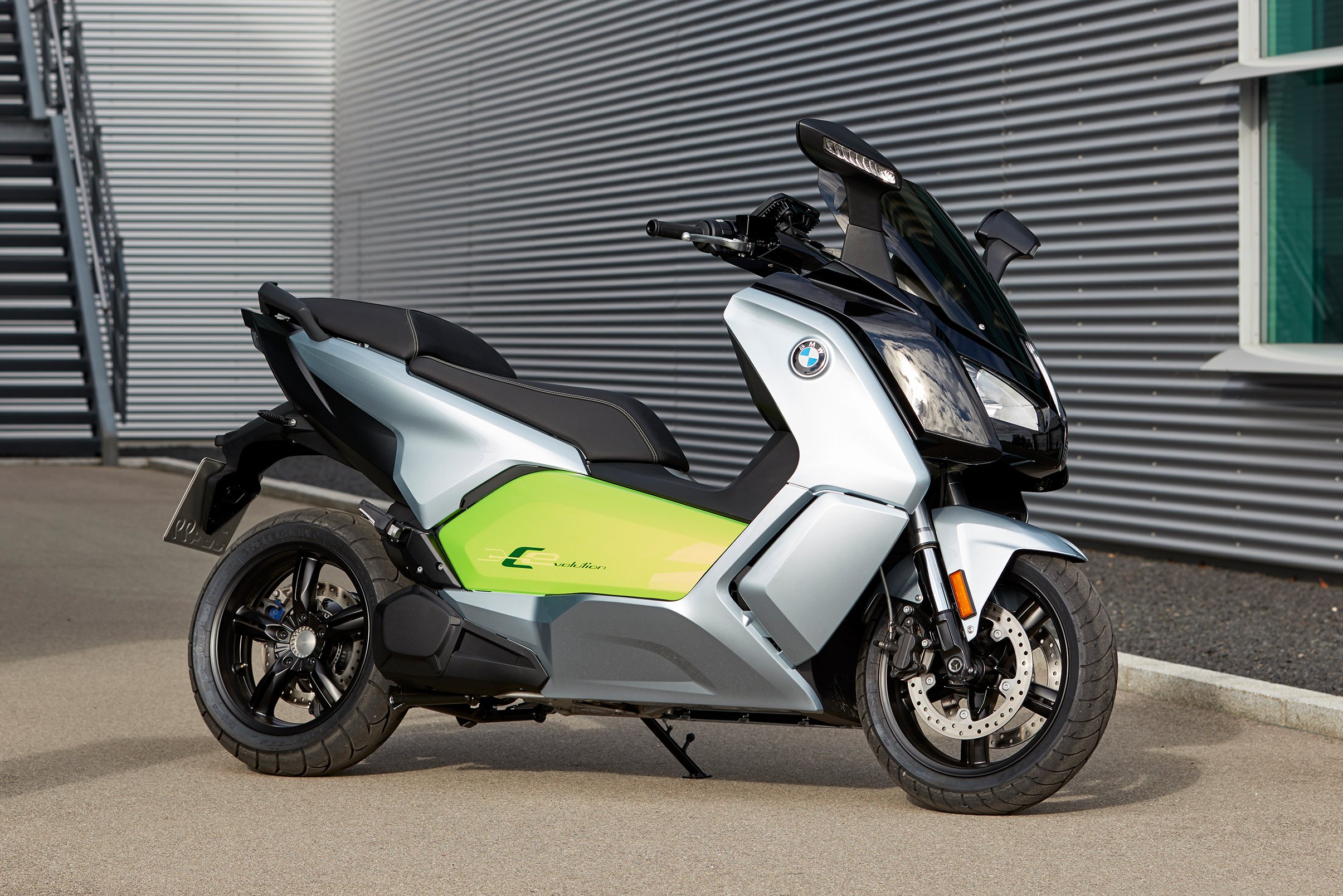 p90229617_highres_the-new-bmw-c-evolut | Vezess