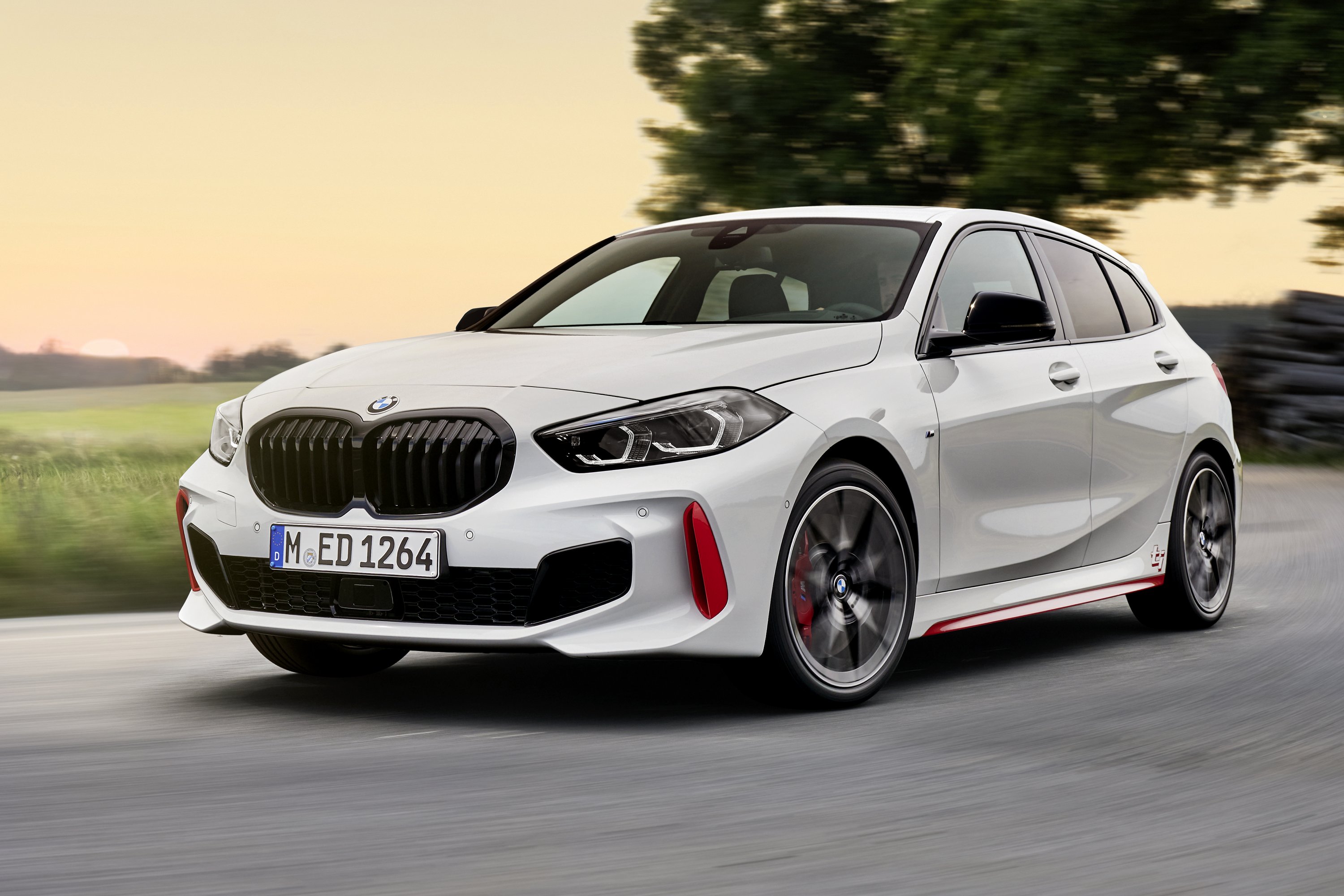 p90402184_highres_the-all-new-bmw-128t | Vezess