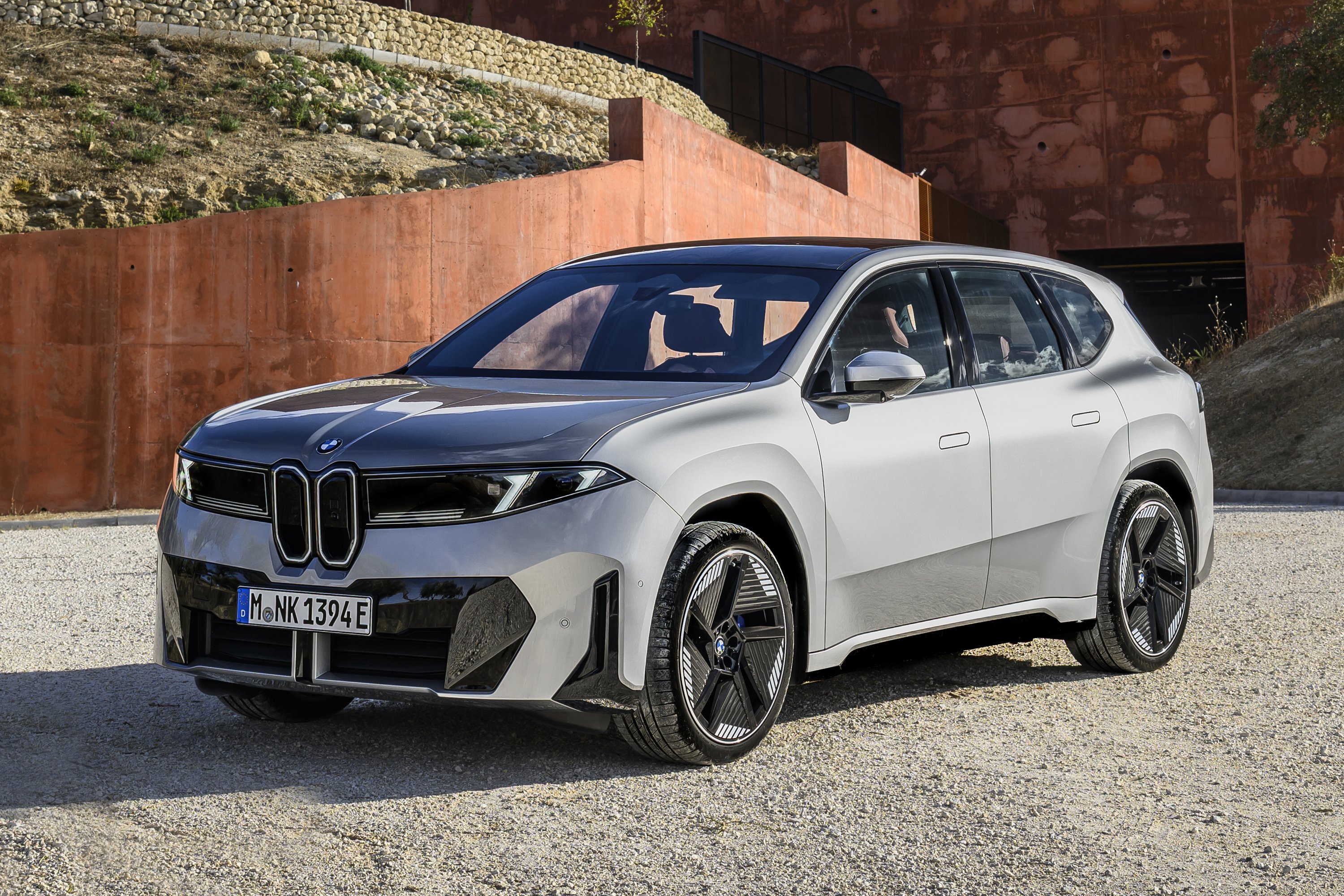p90626633_highres_the-new-bmw-ix3-50-x | Vezess