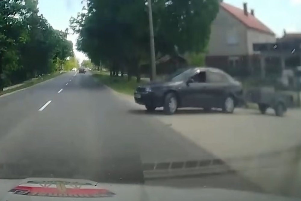 Rendőr előtt hagyott ki az autós figyelme