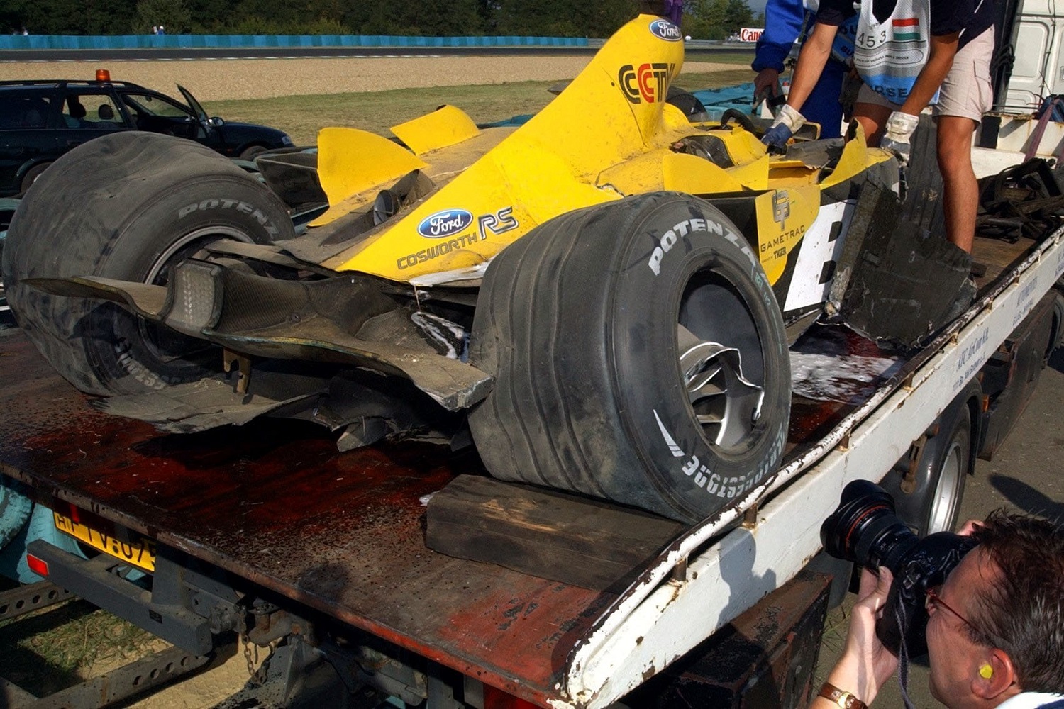 Formula 1 - Firman crashes during training | Vezess