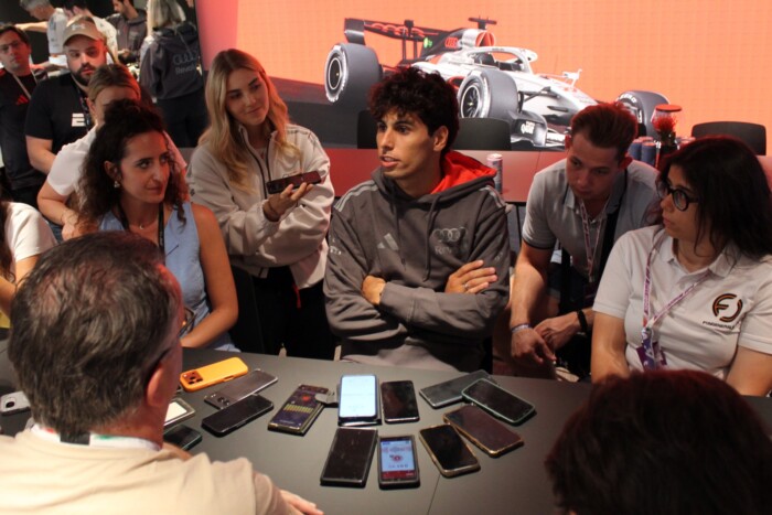 Leszólta maradi pilótatársait az F1-es ifjonc 5 Leszólta maradi pilótatársait az F1-es ifjonc 5