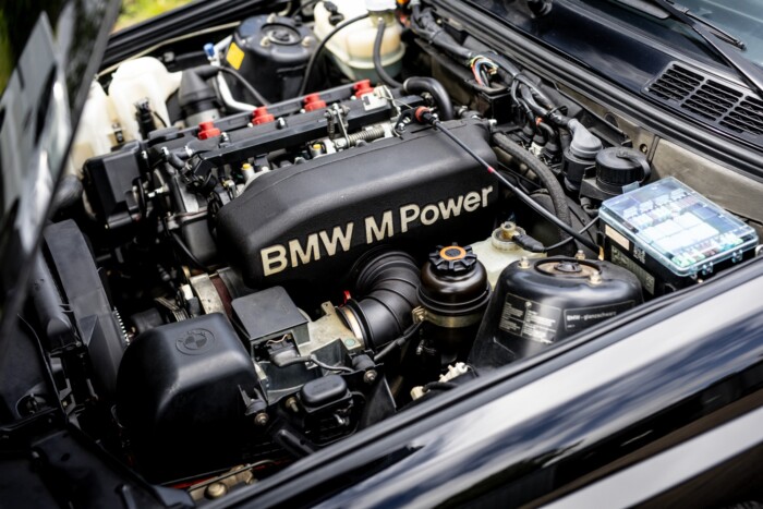 170 milliót ért ez a nagyon ritka, és brutálisan jó állapotú 36 éves BMW 7 170 milliót ért ez a nagyon ritka, és brutálisan jó állapotú 36 éves BMW 7