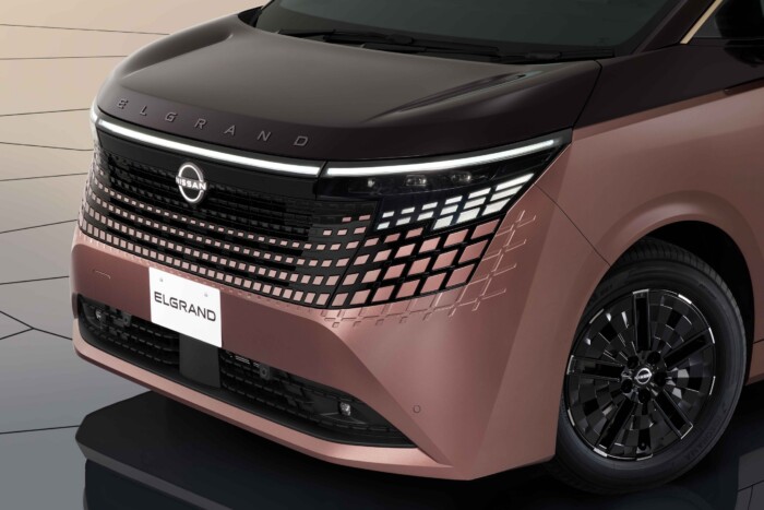 Megépítette őrült űrbuszát a Nissan 8 Megépítette őrült űrbuszát a Nissan 8