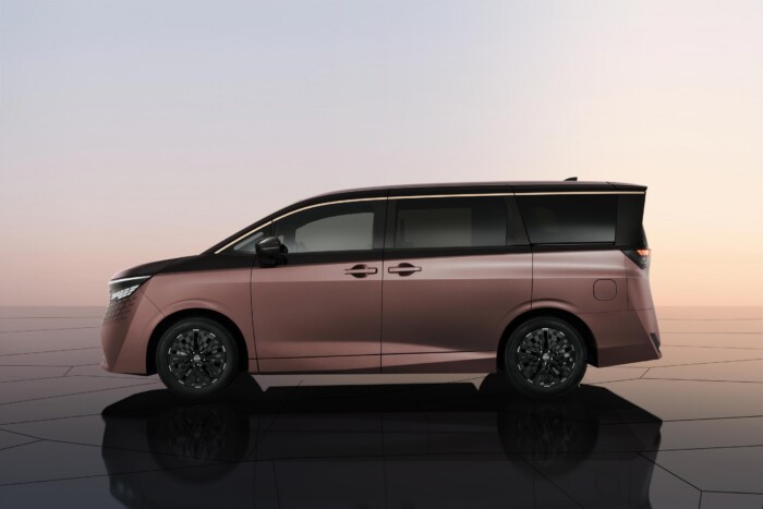 Megépítette őrült űrbuszát a Nissan 7 Megépítette őrült űrbuszát a Nissan 7