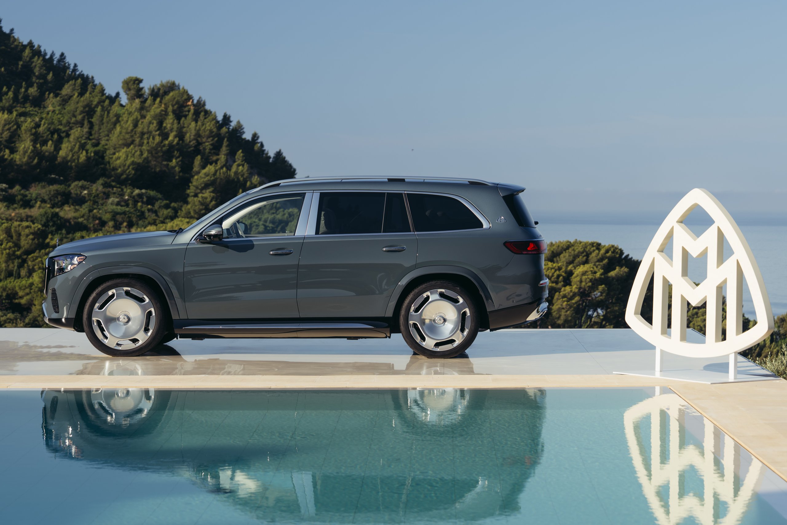 Der neue Mercedes-Maybach GLS Ein ganz eigener Kosmos The new Mercedes-Maybach GLS A cosmos of your own | Vezess