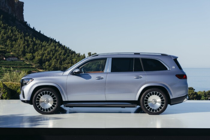 Megújul a Mercedes legfényűzőbb SUV-ja 6 Megújul a Mercedes legfényűzőbb SUV-ja 6