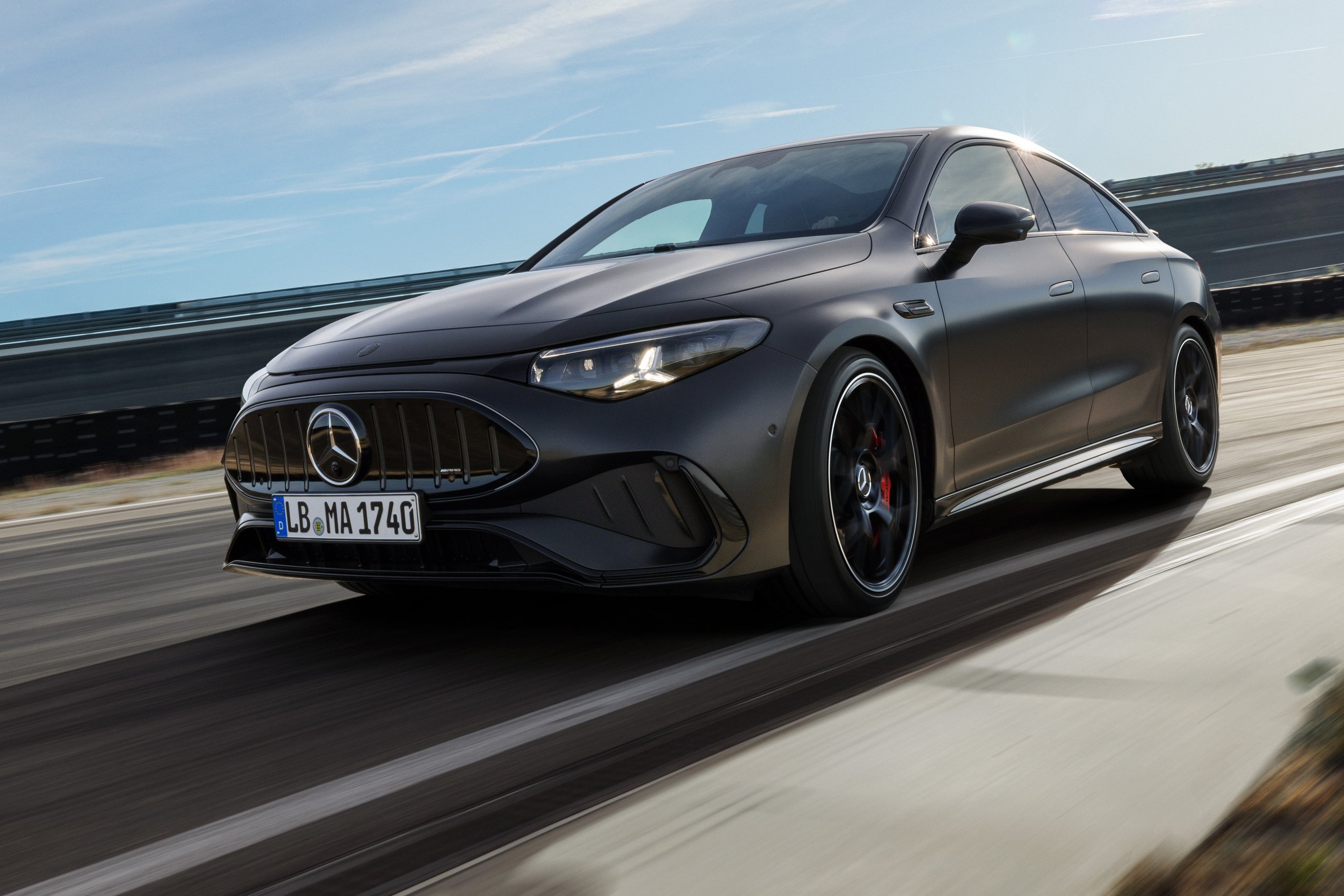Schneller agiler und noch mehr Fahrspaß Der neue Mercedes-AMG CLA 45 4MATIC+ Faster more agile and even more fun to drive The new Mercedes-AMG CLA 45 4MATIC+ | Vezess
