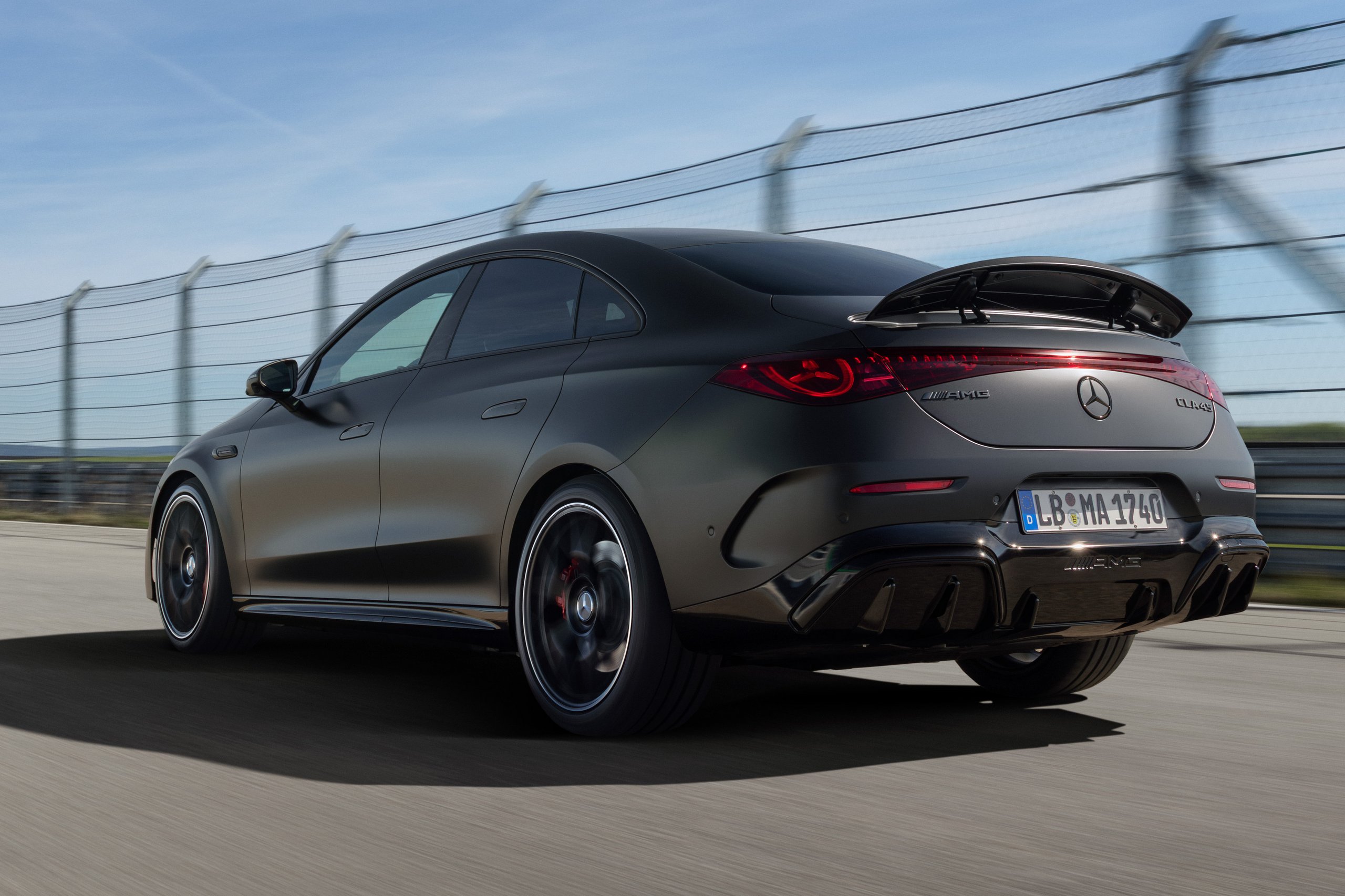 Schneller agiler und noch mehr Fahrspaß Der neue Mercedes-AMG CLA 45 4MATIC+ Faster more agile and even more fun to drive The new Mercedes-AMG CLA 45 4MATIC+ | Vezess