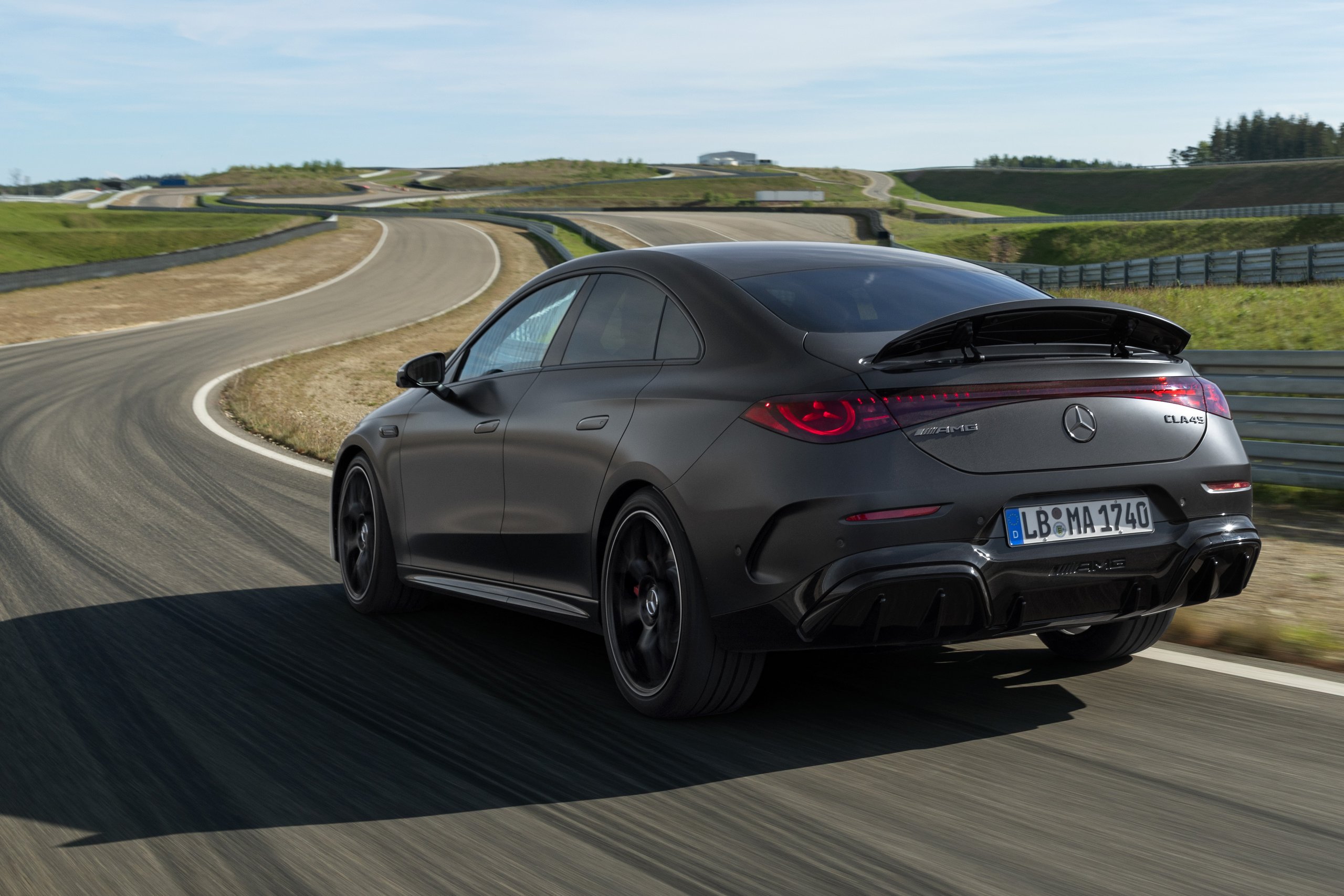 Schneller agiler und noch mehr Fahrspaß Der neue Mercedes-AMG CLA 45 4MATIC+ Faster more agile and even more fun to drive The new Mercedes-AMG CLA 45 4MATIC+ | Vezess