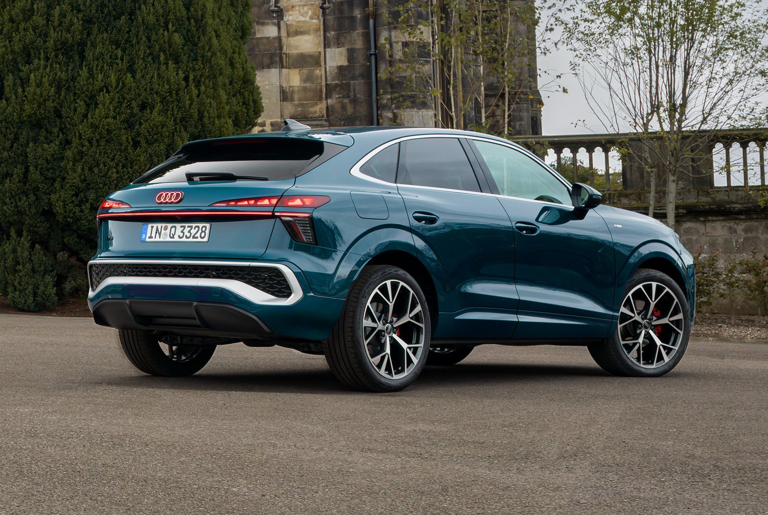 Compact class meets Celtic charm the new Audi Q3 in Scotland | Vezess
