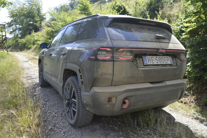 Ez a Jeep már nem veri fel az erdő csendjét 10 Ez a Jeep már nem veri fel az erdő csendjét 10