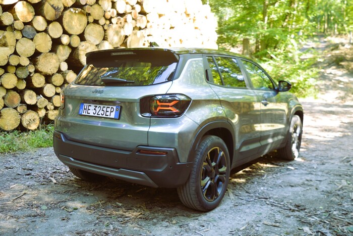 Városban otthon, terepen elemében – ilyen a legnépszerűbb Jeep 8