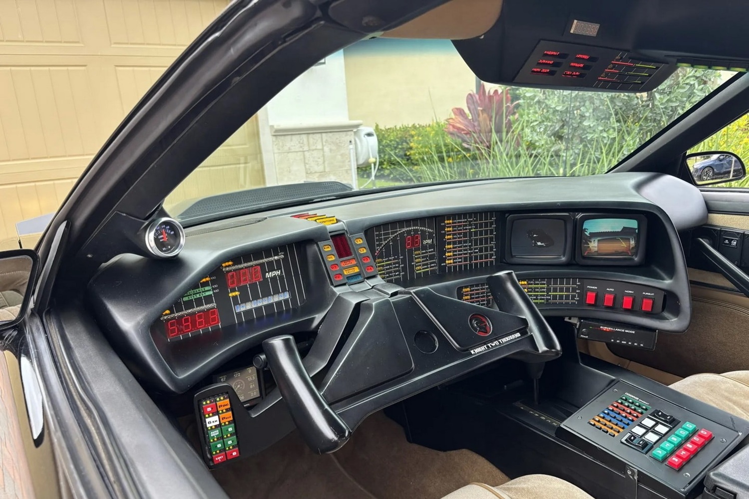florida-man-parts-ways-with-kitt-as-talking-trans-am-fetches-65000_7 | Vezess