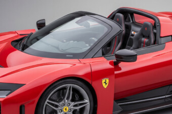 Jön a nyitható tetős Ferrari F80, az Aperta