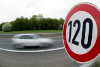 Kiakasztotta a sebességmérőt egy gyorshajtó a 21-es úton 2 Kiakasztotta a sebességmérőt egy gyorshajtó a 21-es úton 2