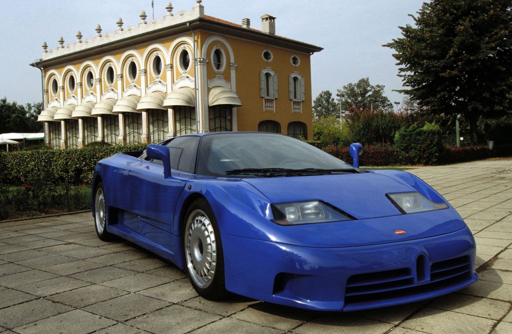 The Bugatti EB 110 and EB 110 super sport in Italy on September 23 1992 | Vezess