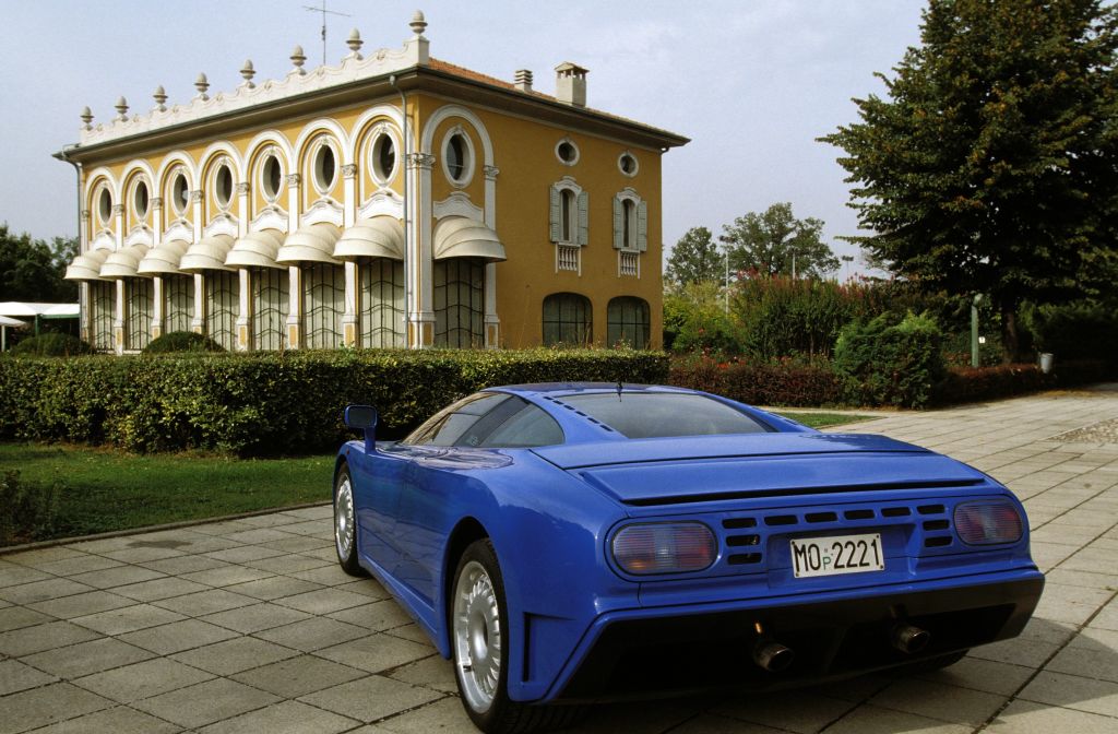 The Bugatti EB 110 and EB 110 super sport in Italy on September 23 1992 | Vezess