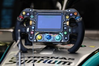 Leszólta maradi pilótatársait az F1-es ifjonc