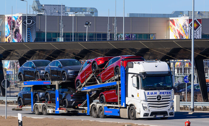 Bedurrantja a rakéták Európában a Tesla 1 Bedurrantja a rakéták Európában a Tesla 1