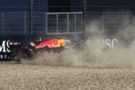 Újabb F1-es topcsapat pilótáját büntetik 1 Újabb F1-es topcsapat pilótáját büntetik 1