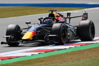 Verstappen kedvéért ejtheti a fejlesztését a Red Bull