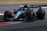Russell ütközött, csapattársa vitte a brit F1-időmérőt 1