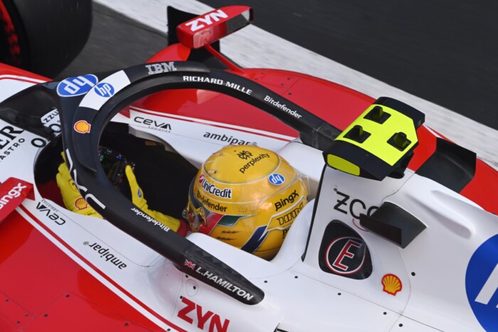 Russell ütközött, csapattársa vitte a brit F1-időmérőt 8
