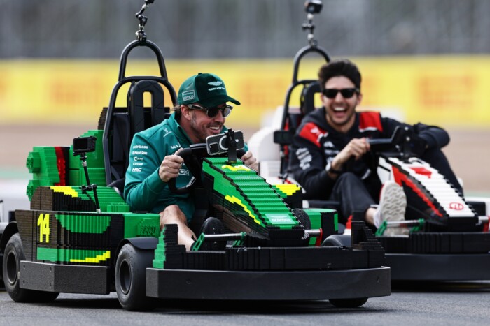 Képeken az F1-esek őrült Lego-parádéja 7