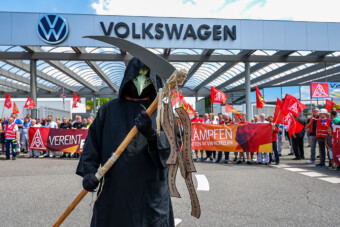 Földrengés a Volkswagennél: minden második modell eltűnhet, négy gyár jövője kétséges