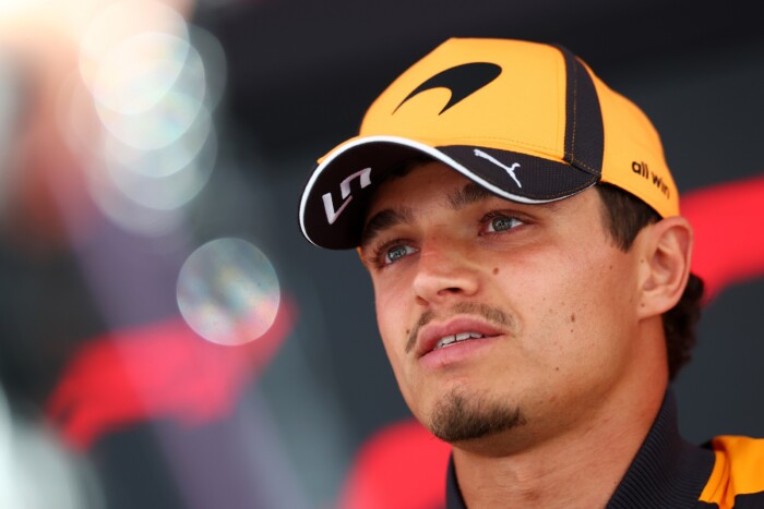 Kiborult az F1-bajnok, mert lesifotósok üldözik 2 Kiborult az F1-bajnok, mert lesifotósok üldözik 2