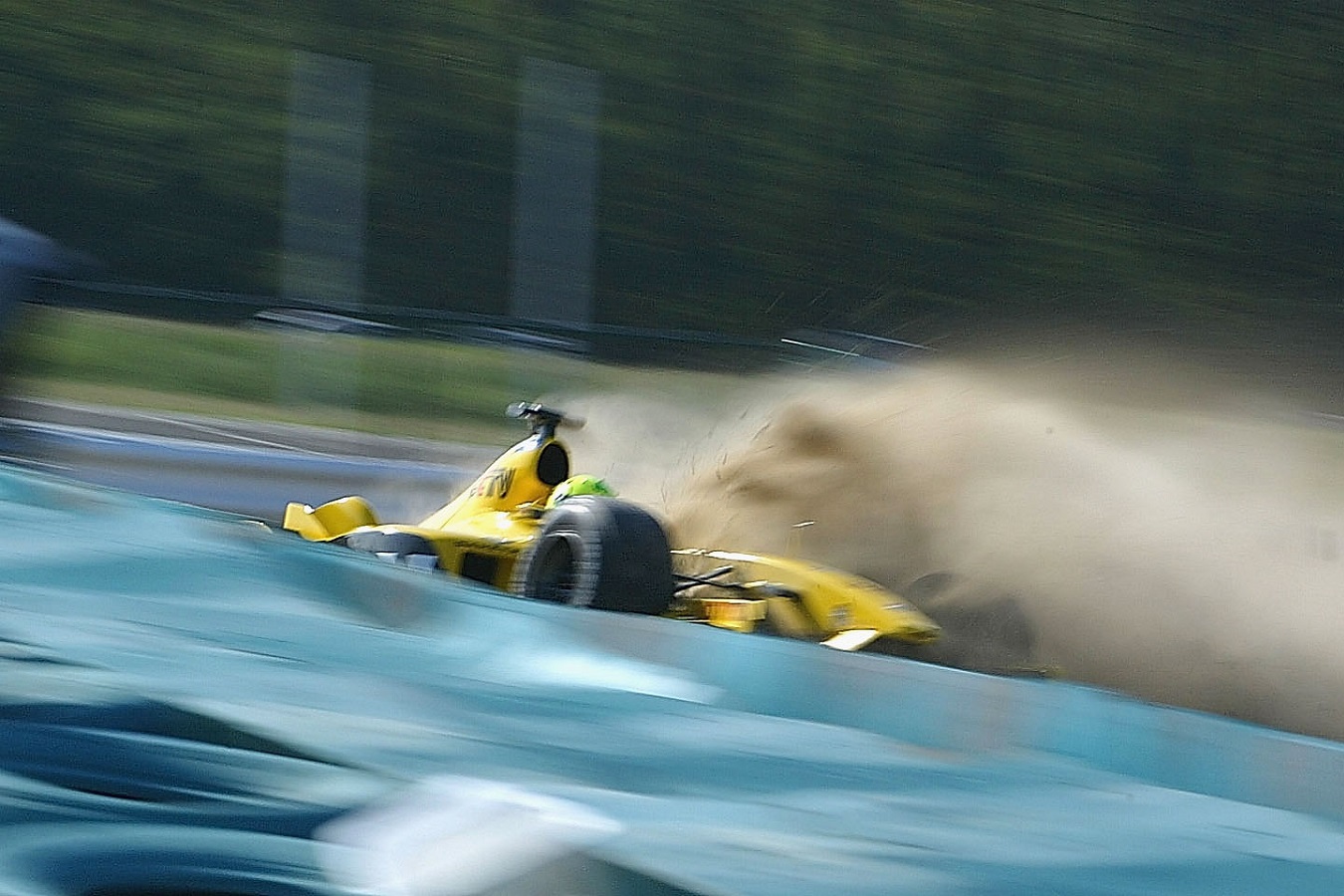 Ralph Firman of Great Britain and Jordan crashes | Vezess