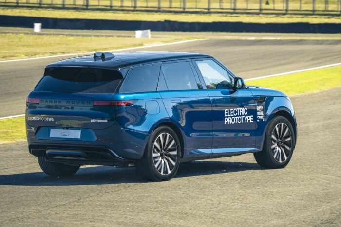 Még az első sem kapható, de már a második villanyautóján dolgozik a Range Rover 9 Még az első sem kapható, de már a második villanyautóján dolgozik a Range Rover 9