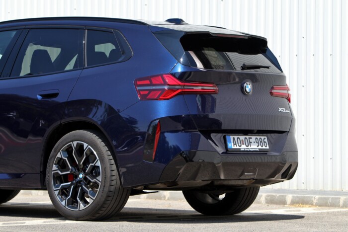 Mit ad egy liter és két henger ennek a BMW-nek? 21