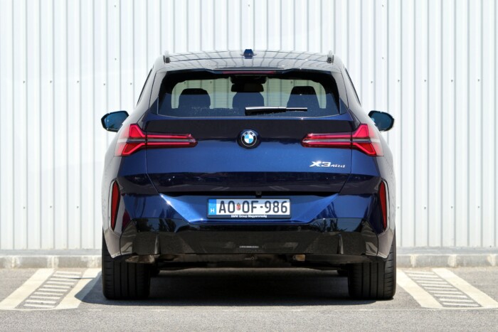 Mit ad egy liter és két henger ennek a BMW-nek? 8