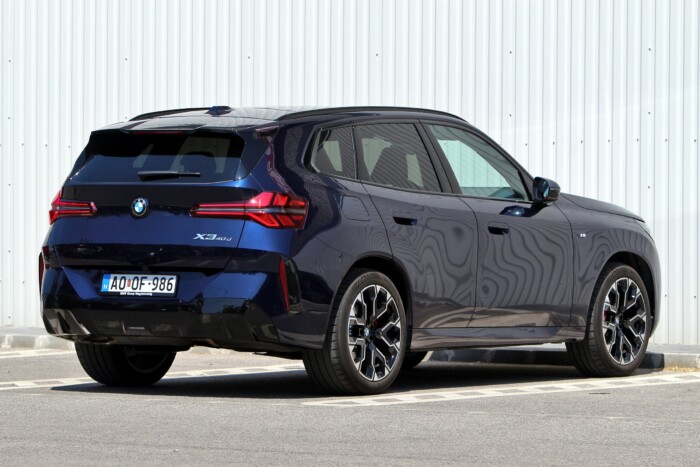 Mit ad egy liter és két henger ennek a BMW-nek? 26