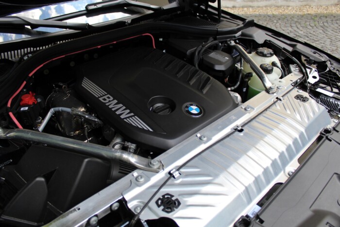 Mit ad egy liter és két henger ennek a BMW-nek? 18