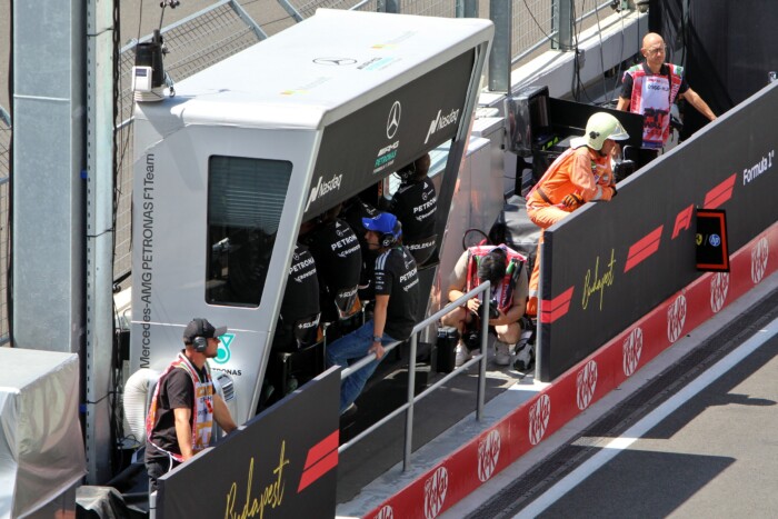 Ijesztő balesettel indult a magyar F1-hétvége 1 Ijesztő balesettel indult a magyar F1-hétvége 1