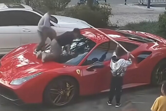 Csúszdának nézték a 163 milliós Ferrarit: per lett a vége