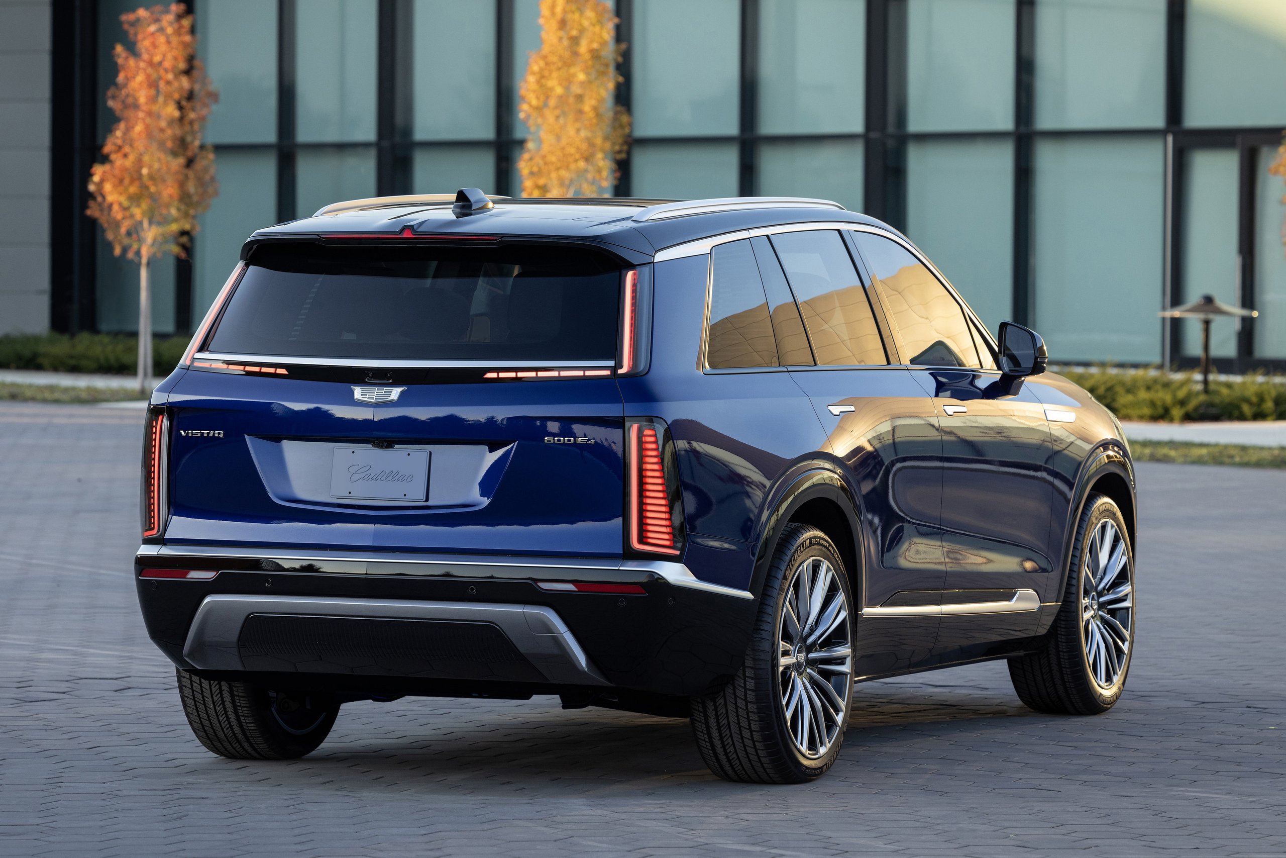 2026 Cadillac VISTIQ | Vezess