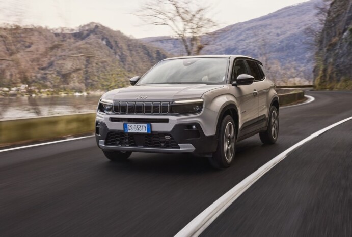 Városban otthon, terepen elemében – ilyen a legnépszerűbb Jeep 6