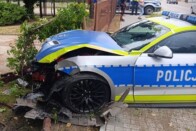 Rendőrautó előtt csinált ostobaságot a biciklis 1