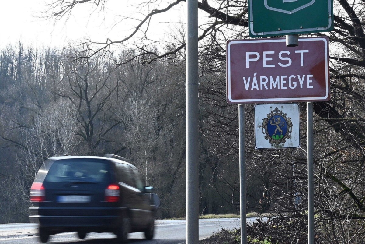 Hivatalos: KRESZ-táblák százait változtatja meg a kormány