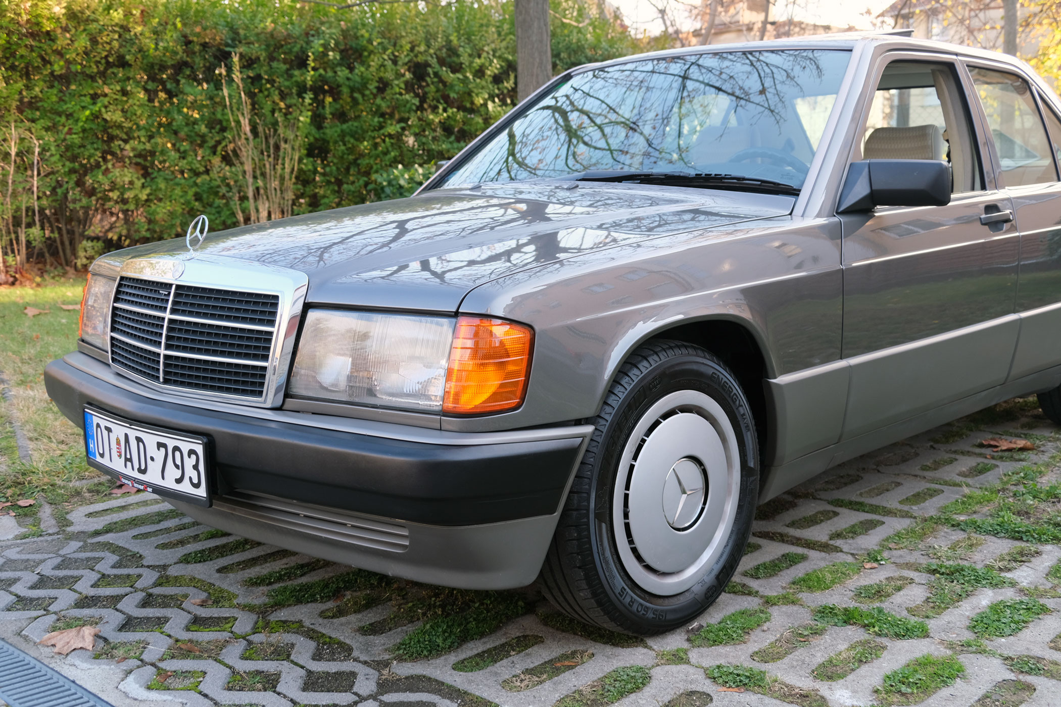 mercedes_190_25d_kulso-5 | Vezess