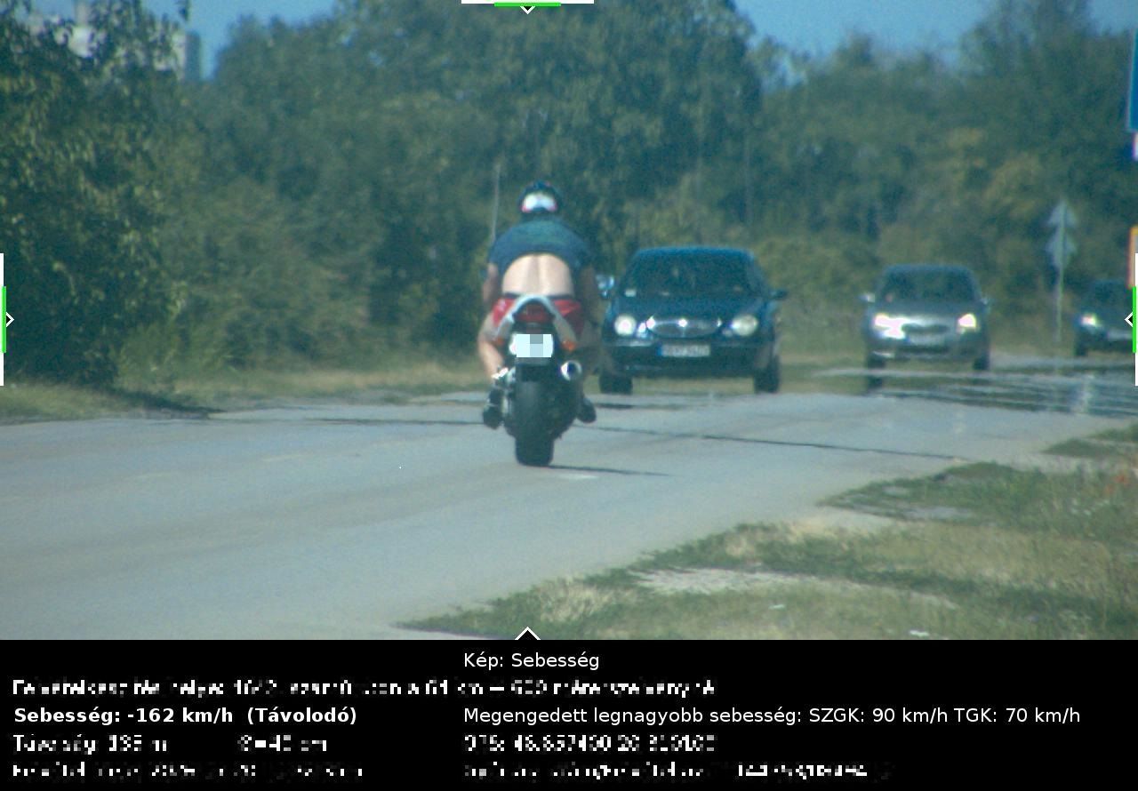 A csongrádi rendőrök álla is leesett, amikor meglátták ezt a gyorshajtó motorost 1 A csongrádi rendőrök álla is leesett, amikor meglátták ezt a gyorshajtó motorost 1