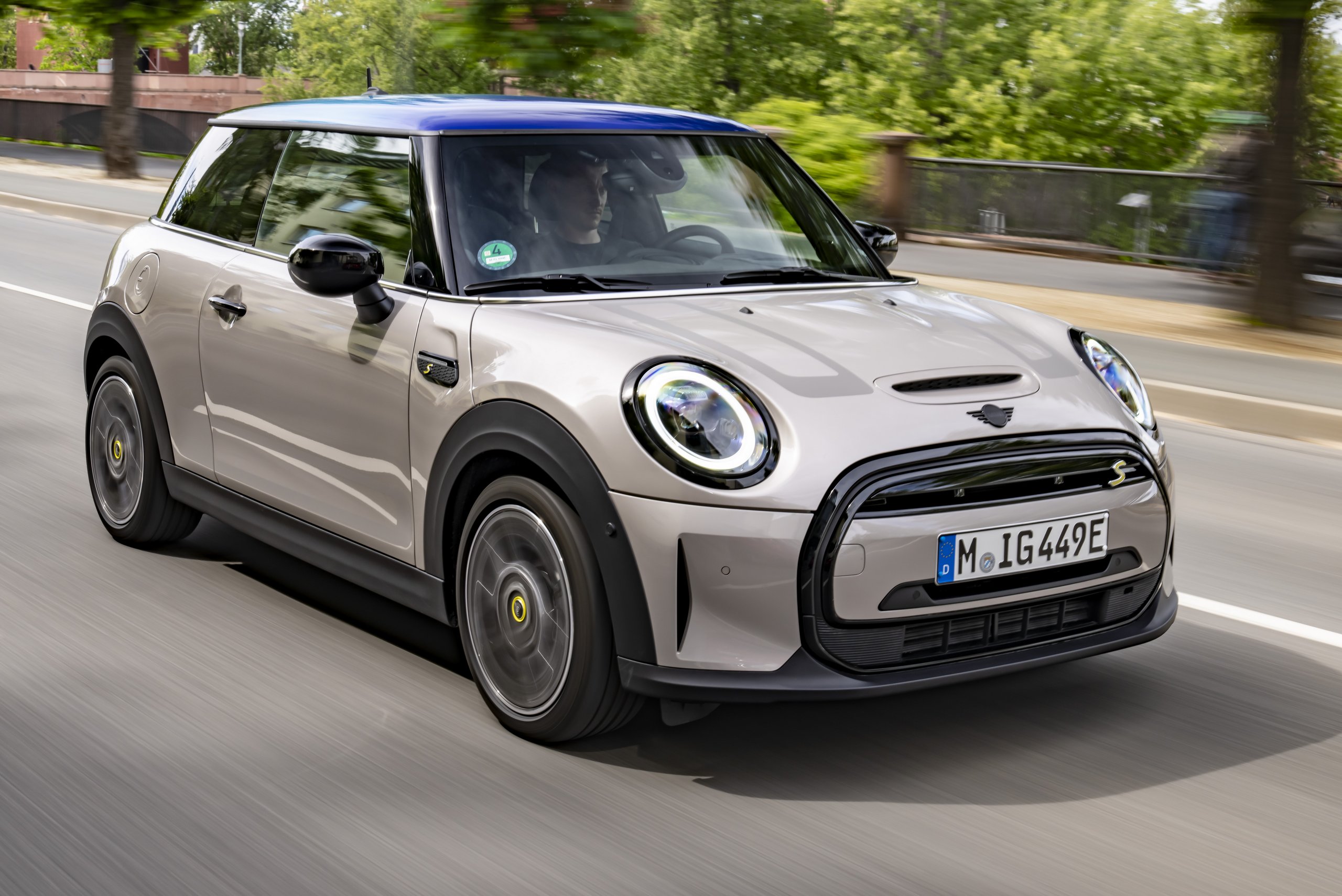 p90435796_highres_mini-cooper-se-09-20 | Vezess